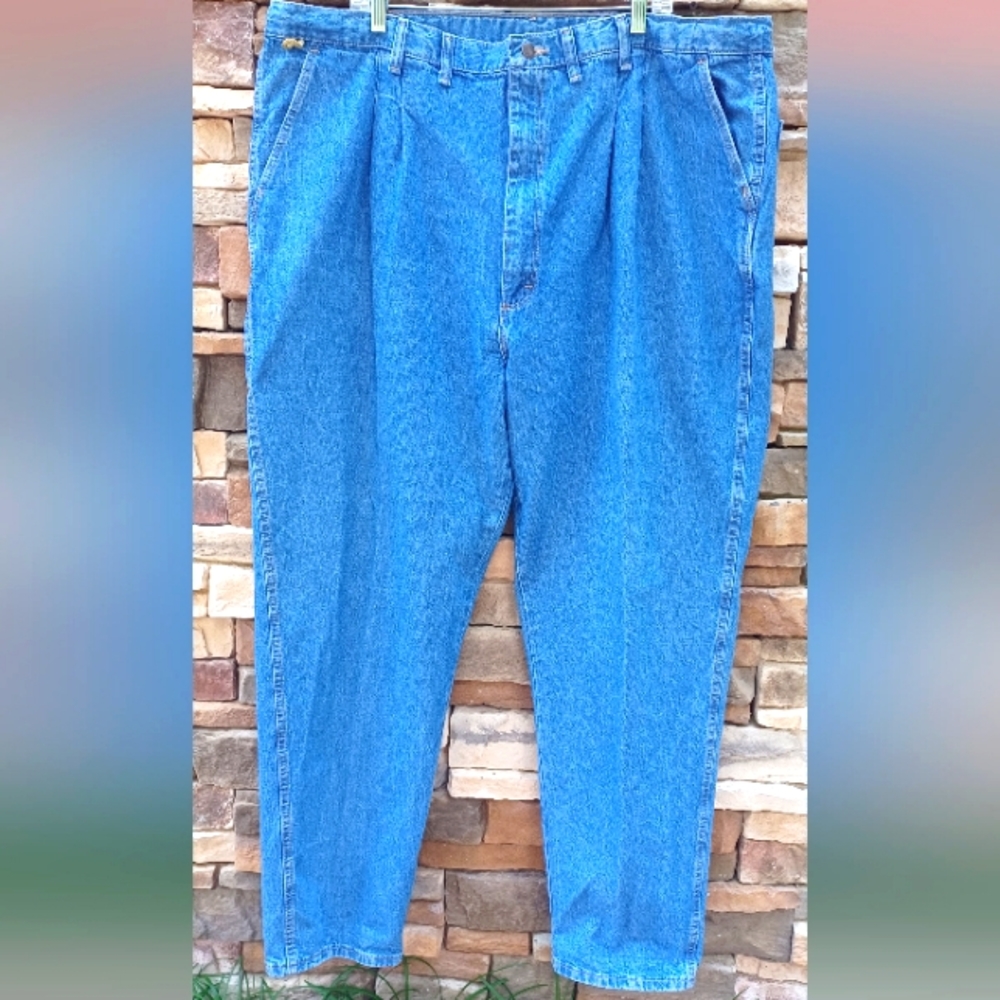 Wrangler Rugged Wear Blue Jeans Size 48 x 32 Light Wash Pleated Front